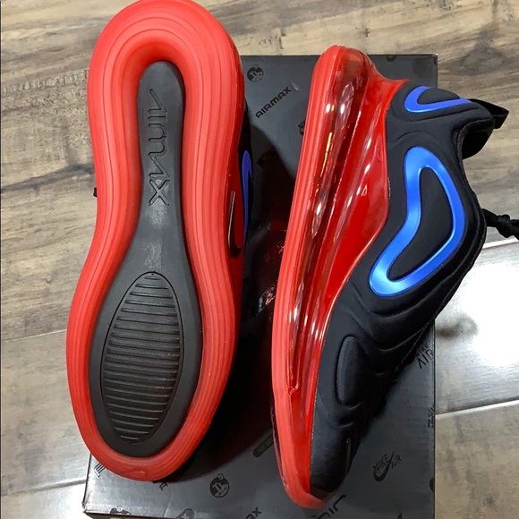NIKE AIR MAX 720 Black/University Gold - Picture 5 of 16